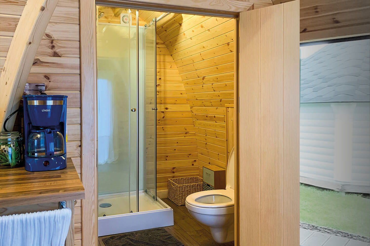 Ticra Outdoor Camping Pod comfort 660cm geïsoleerde trekkershut accommodatie grenen sanitairevoorzieningen